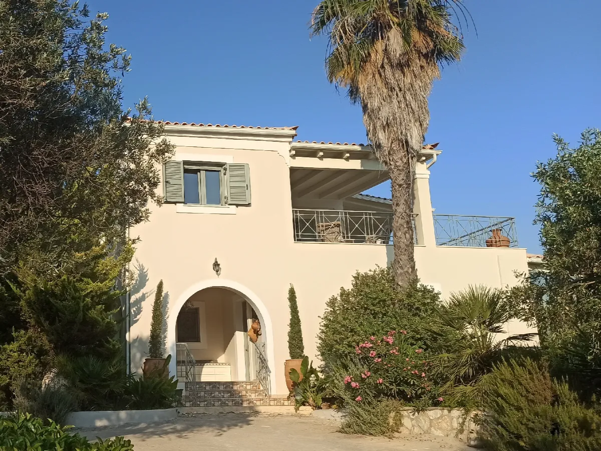 Outside view of La Maison Vert Amande house